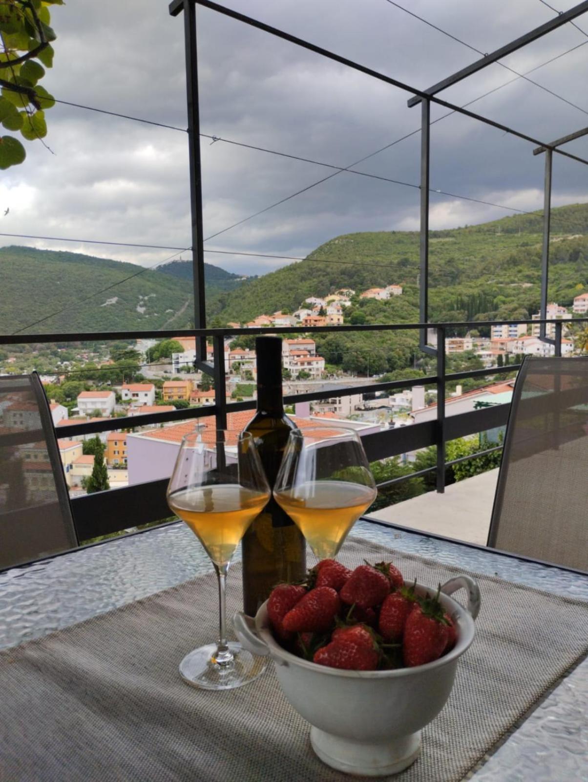 Nonna Laura Adriatic Dream Apartment With Sea View Rabac Bagian luar foto