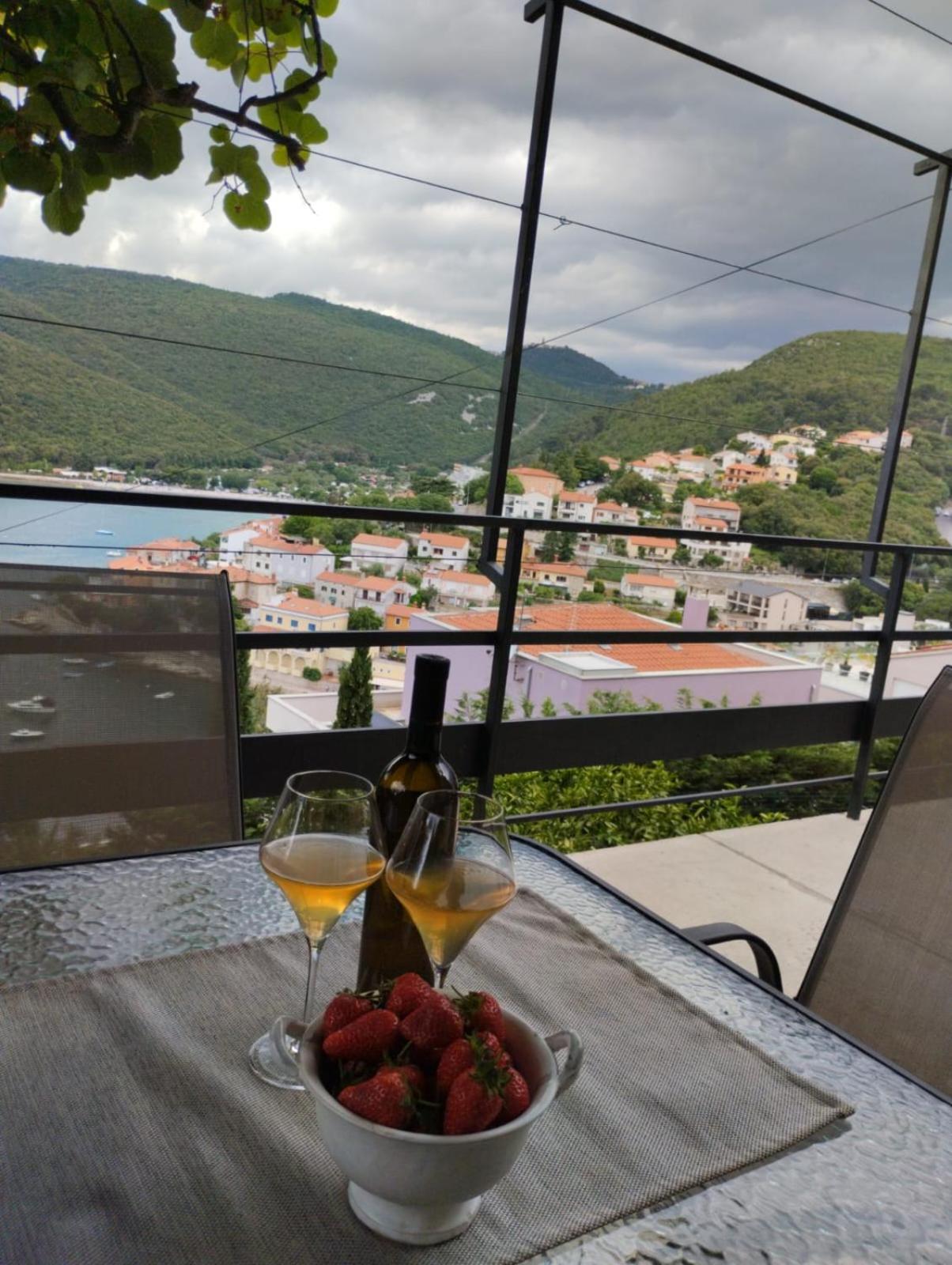 Nonna Laura Adriatic Dream Apartment With Sea View Rabac Bagian luar foto